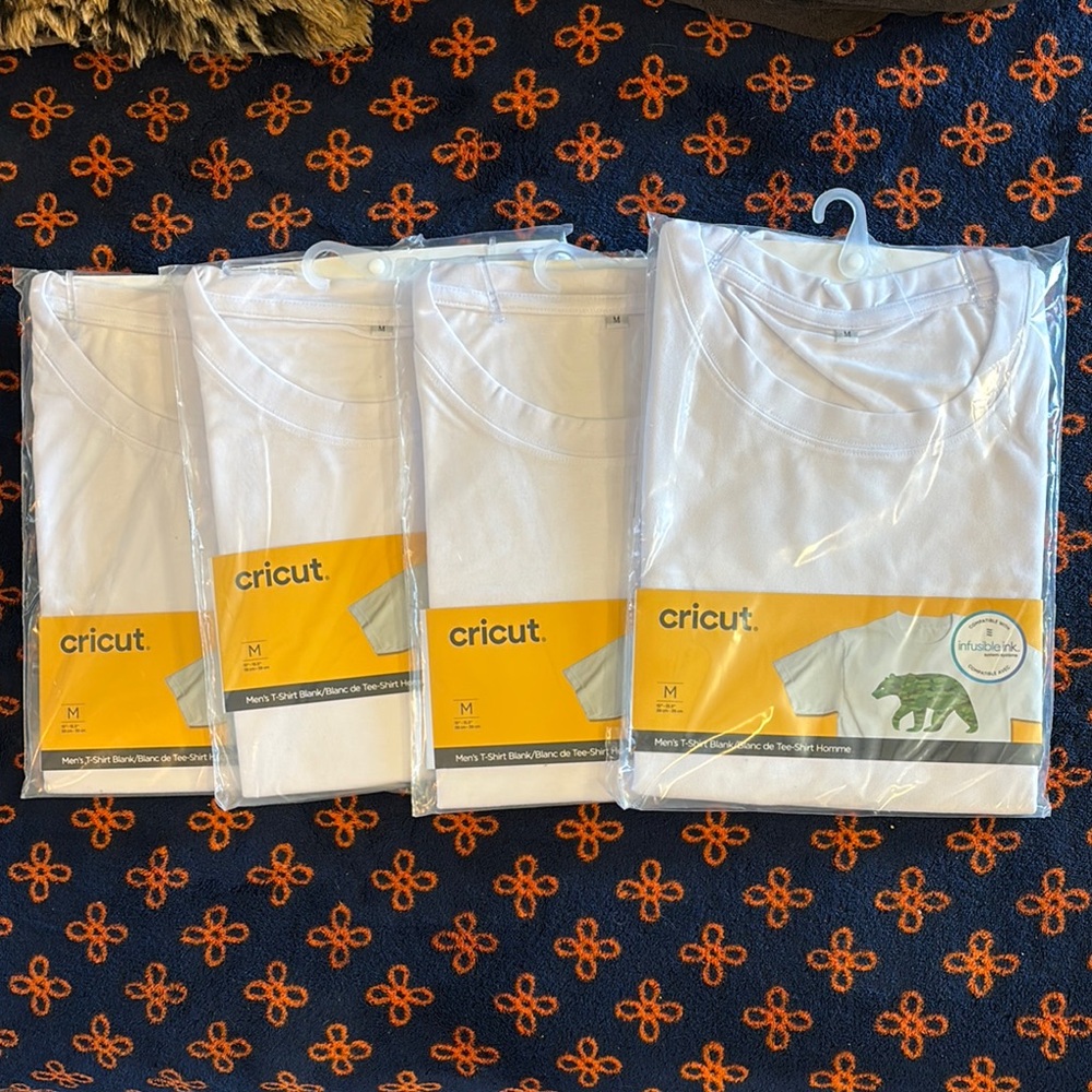 Cricut White T-Shirts 4 Pack